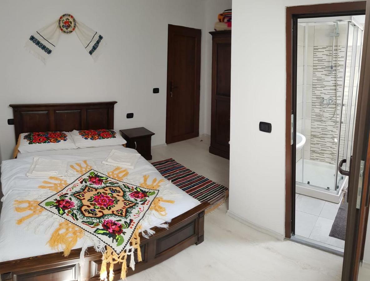 Casa Fratii Mat Hotel Moisei Exterior photo