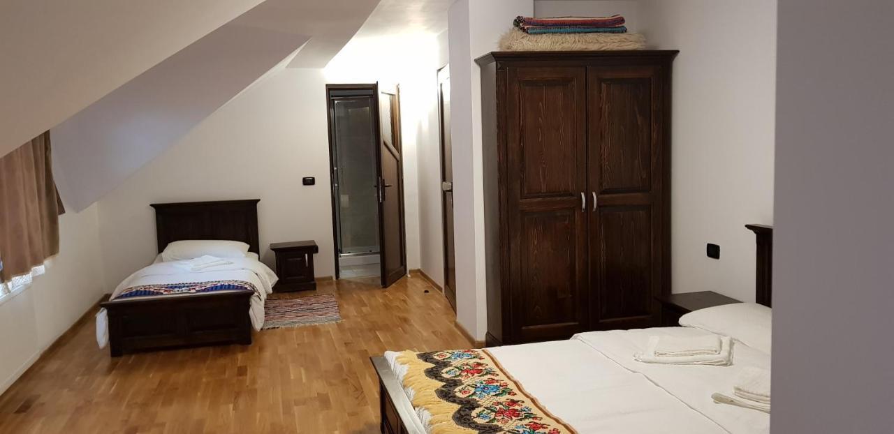 Casa Fratii Mat Hotel Moisei Exterior photo